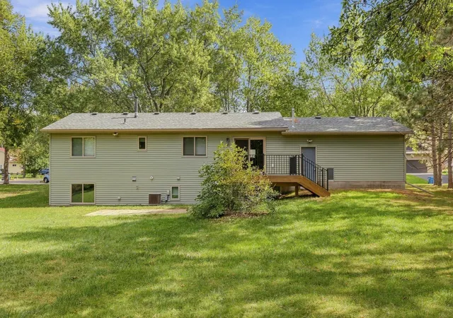 Photo 4 of Single family home for sale at 2015 Highview Dr, Sauk Rapids, MN 56379 | MLS# 7144942 | Listing updated on 2026-10-06