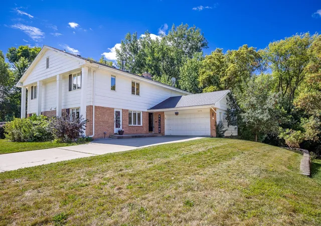 Photo 3 of Townhouse for sale at 5316 Malibu Dr, Minneapolis, MN 55436 | MLS# 7144946 | Listing updated on 2026-09-17