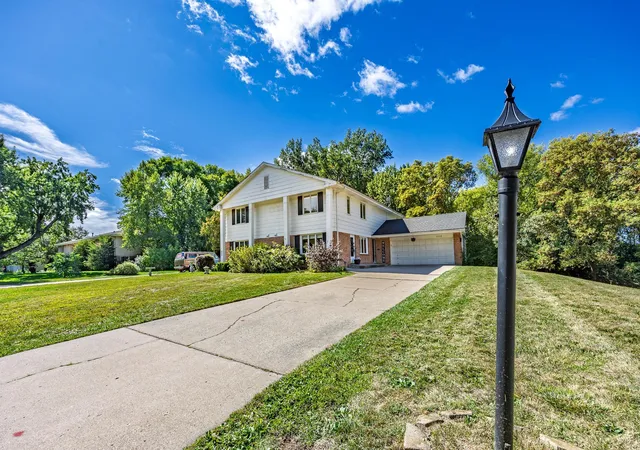 Photo 3 of Townhouse for sale at 5316 Malibu Dr, Minneapolis, MN 55436 | MLS# 7144946 | Listing updated on 2026-09-17
