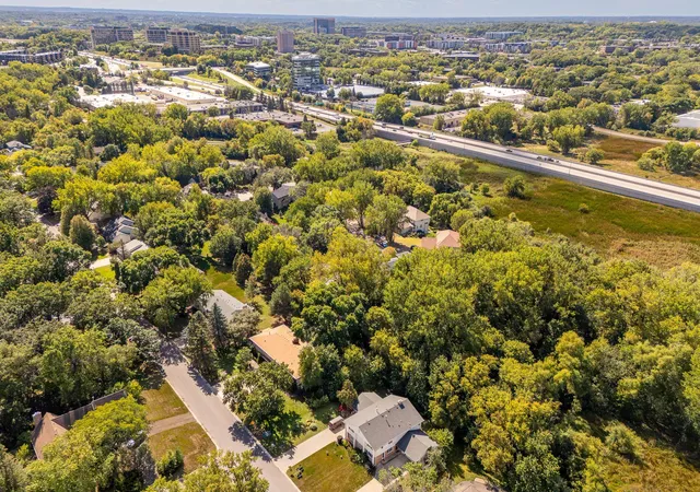 Photo 4 of Townhouse for sale at 5316 Malibu Dr, Minneapolis, MN 55436 | MLS# 7144946 | Listing updated on 2026-09-17