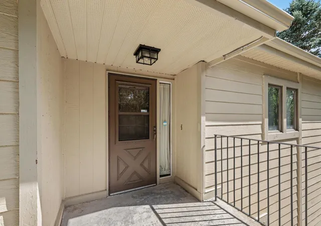 Photo 3 of Condo for sale at 1581 Wheelock Ln #206, Saint Paul, MN 55117 | MLS# 7144976 | Listing updated on 2026-09-29