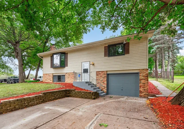 Photo 1 of Single family home for sale at 204 7th Street S, Buffalo, MN 55313 | MLS# 7145007 | Listing updated on 2026-10-05