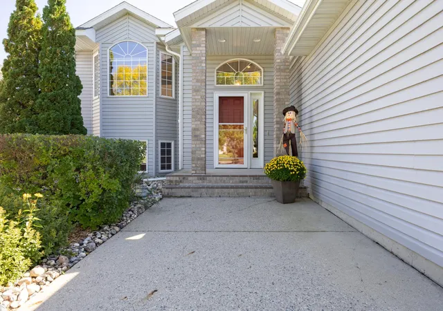 Photo 3 of Single family home for sale at 630 Wyndemere Dr, West Fargo, ND 58078 | MLS# 7145011 | Listing updated on 2026-10-09