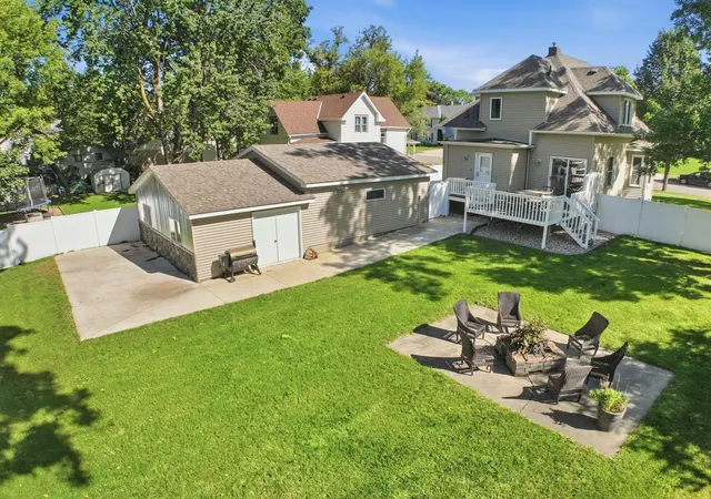 Photo 2 of Single family home for sale at 718 6th Street Sw, Willmar, MN 56201 | MLS# 7145017 | Listing updated on 2026-10-02