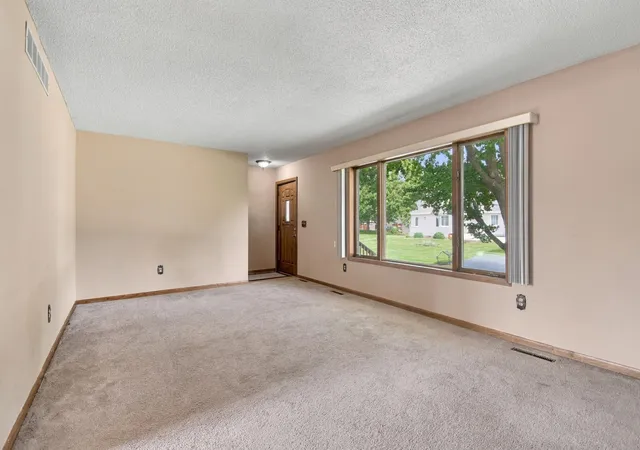 Photo 3 of Single family home for sale at 308 Se Oak St, Brownsdale, MN 55918 | MLS# 7145018 | Listing updated on 2026-09-18