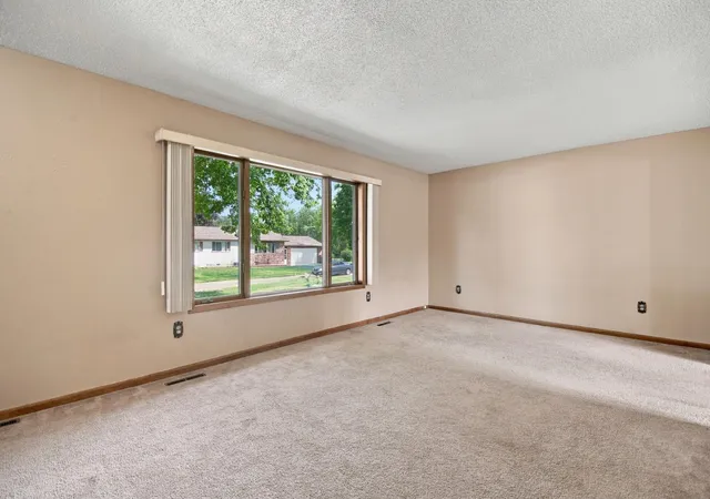 Photo 4 of Single family home for sale at 308 SE Oak St, Brownsdale, MN 55918 | MLS# 7145018 | Listing updated on 2026-09-18