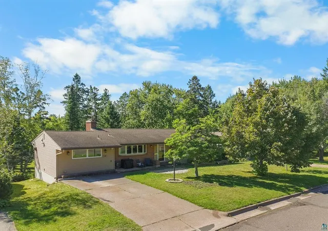 Photo 2 of Single family home for sale at 5310 Oakley St, Duluth, MN 55804 | MLS# 7145027 | Listing updated on 2026-10-04