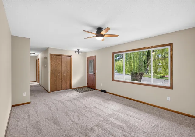 Photo 4 of Single family home for sale at 18212 Ginavale Ln, Eden Prairie, MN 55346 | MLS# 7145037 | Listing updated on 2026-09-19