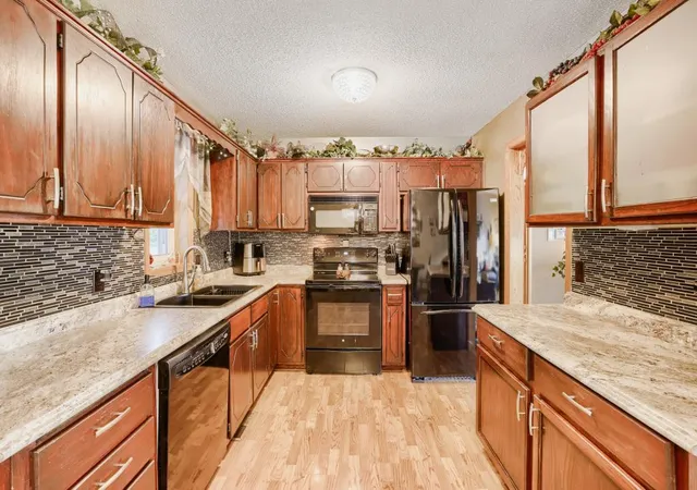 Photo 3 of Single family home for sale at 6078 Kalland Dr NE, Albertville, MN 55301 | MLS# 7145046 | Listing updated on 2026-09-17