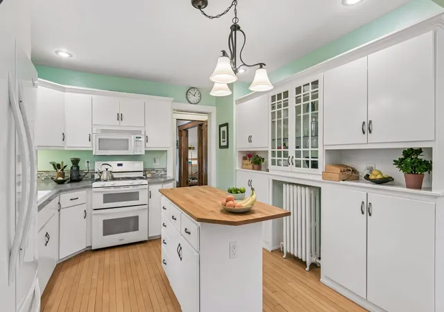 Photo 4 of Single family home for sale at 1558 Fulham St, Saint Paul, MN 55108 | MLS# 7145051 | Listing updated on 2026-10-09