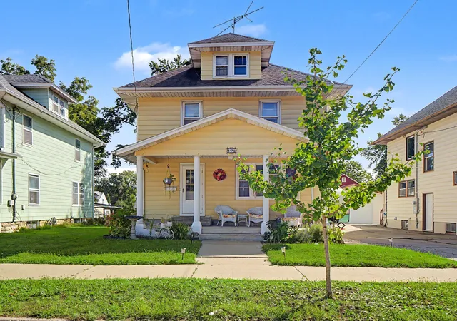 Photo 3 of Single family home for sale at 124 11th Avenue Se, Rochester, MN 55904 | MLS# 7145104 | Listing updated on 2026-09-18