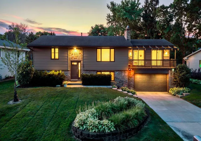 Photo 3 of Sale Pending at 2683 17th Terrace Nw, Saint Paul, MN 55112 | MLS# 7145118 | Listing updated on 2026-10-09