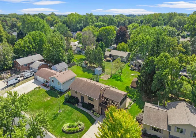 Photo 4 of Sale Pending at 2683 17th Terrace NW, Saint Paul, MN 55112 | MLS# 7145118 | Listing updated on 2026-10-09