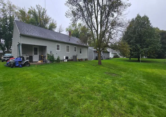 Photo 2 of Single family home for sale at 233 N 1st Avenue E, Truman, MN 56088 | MLS# 7145131 | Listing updated on 2026-09-22