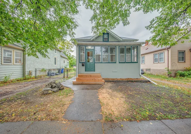Photo 1 of Single family home for sale at 415 Bay St, Saint Paul, MN 55102 | MLS# 7145137 | Listing updated on 2026-09-19