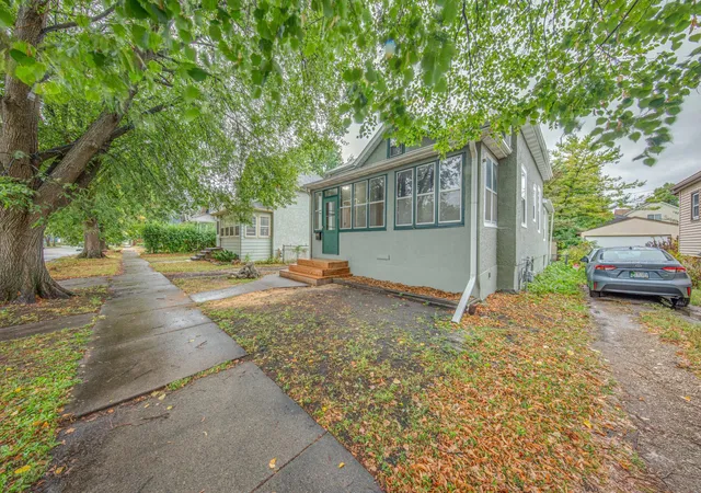 Photo 2 of Single family home for sale at 415 Bay St, Saint Paul, MN 55102 | MLS# 7145137 | Listing updated on 2026-09-19