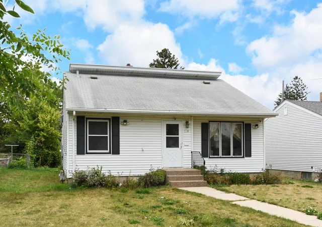 Single family home for sale at 729 Rose Ave E, Saint Paul, MN 55106 | MLS# 7145143