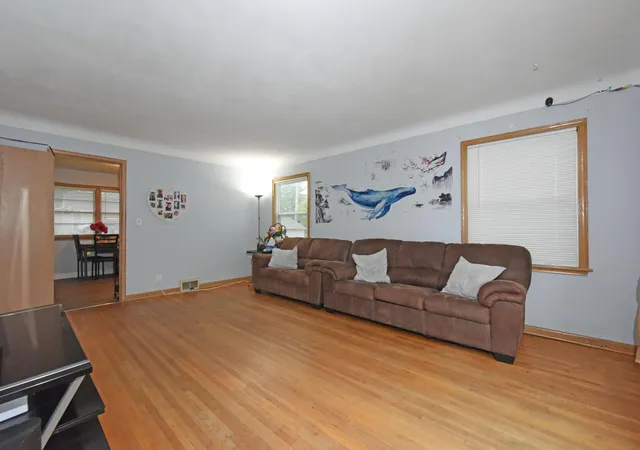 Photo 2 of Single family home for sale at 729 Rose Ave E, Saint Paul, MN 55106 | MLS# 7145143 | Listing updated on 2026-09-20