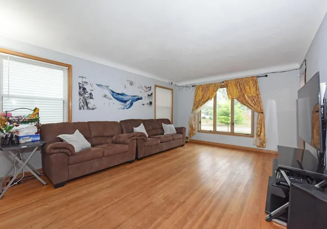 Photo 3 of Single family home for sale at 729 Rose Ave E, Saint Paul, MN 55106 | MLS# 7145143 | Listing updated on 2026-09-20