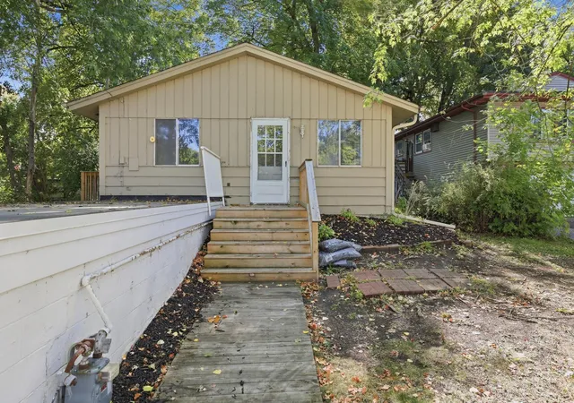 Photo 2 of Single family home for sale at 5013 Shoreline Dr, Mound, MN 55364 | MLS# 7145149 | Listing updated on 2026-09-28