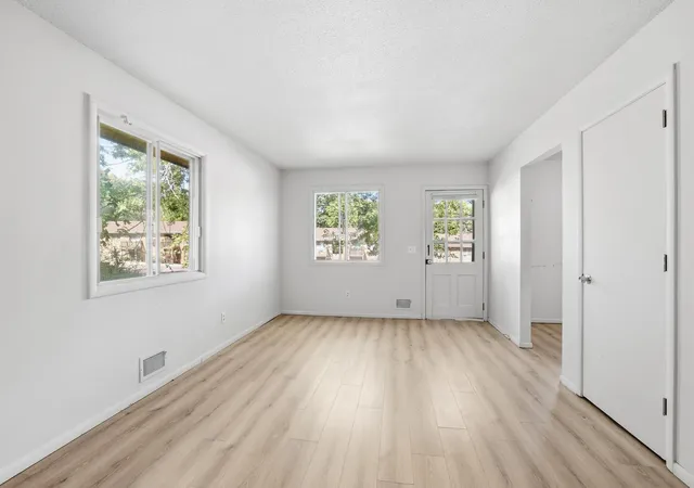 Photo 4 of Single family home for sale at 5013 Shoreline Dr, Mound, MN 55364 | MLS# 7145149 | Listing updated on 2026-09-28