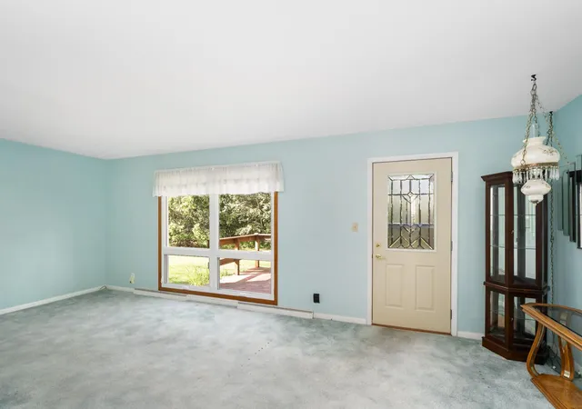 Photo 2 of Single family home for sale at 407 Kelly Cir, Duluth, MN 55811 | MLS# 7145206 | Listing updated on 2026-09-18