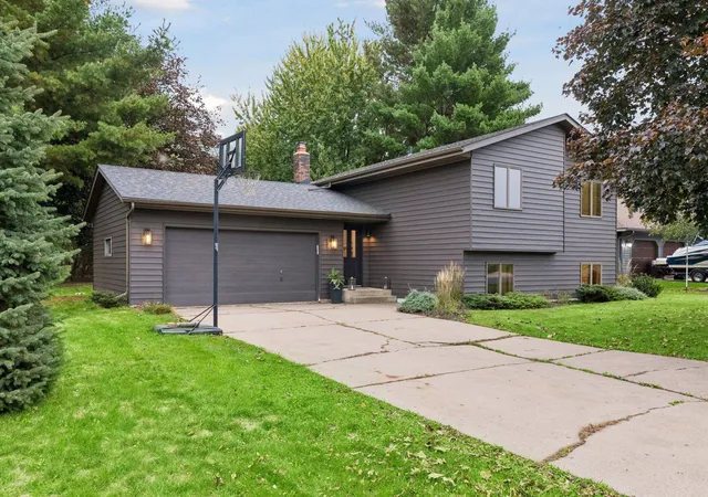 Photo 1 of Single family home for sale at 1112 Grandview Dr, Hudson, WI 54016 | MLS# 7145212 | Listing updated on 2026-10-16