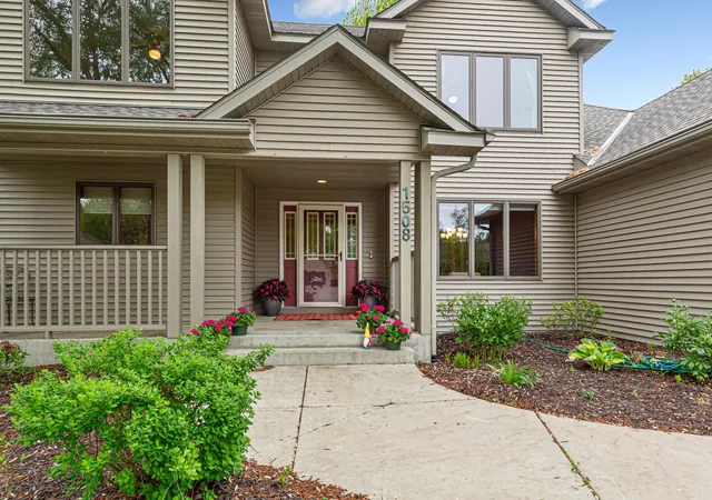 Single family home for sale at 1508 Lockwood Dr, Northfield, MN 55057 | MLS# 7145214