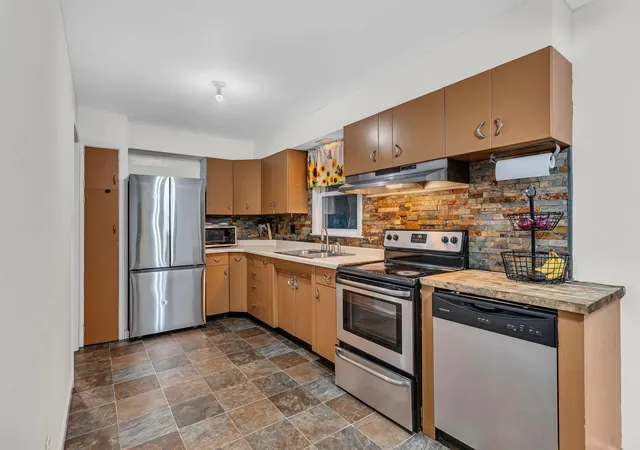 Photo 2 of Single family home for sale at 1020 Becker Ave Se, Willmar, MN 56201 | MLS# 7145229 | Listing updated on 2026-09-23