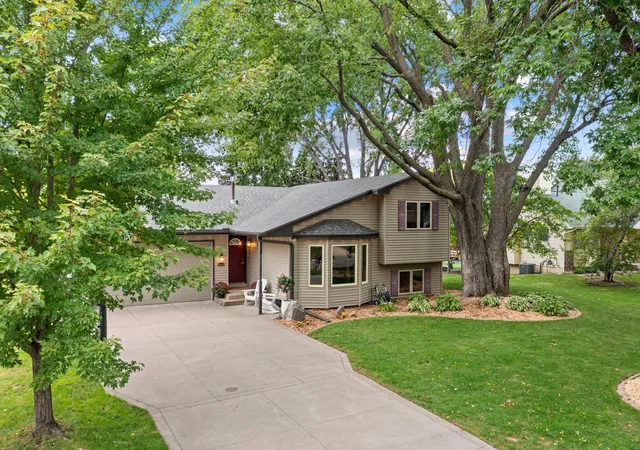 Photo 4 of Single family home for sale at 11141 Xylon Ave N, Champlin, MN 55316 | MLS# 7145242 | Listing updated on 2026-10-21