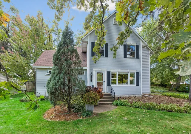 Photo 2 of Single family home for sale at 730 County Rd B2 W, Saint Paul, MN 55113 | MLS# 7145280 | Listing updated on 2026-10-09