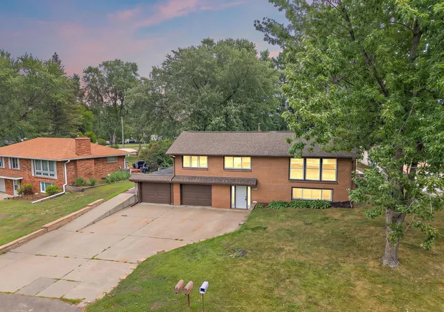 Photo 1 of Single family home for sale at 2624 Bittersweet Ln, Saint Paul, MN 55109 | MLS# 7145286 | Listing updated on 2026-09-19