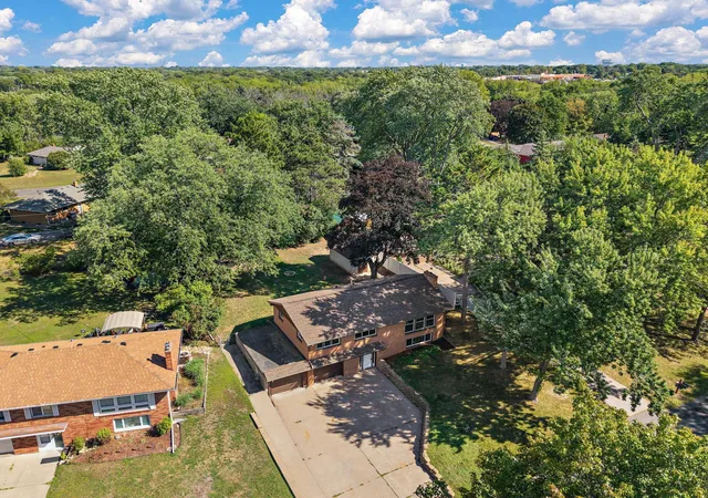 Photo 3 of Sale Pending at 2624 Bittersweet Ln, Saint Paul, MN 55109 | MLS# 7145286 | Listing updated on 2026-10-03