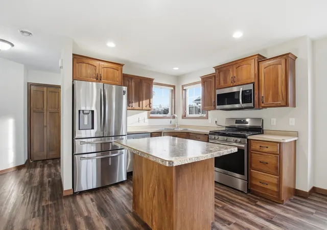 Photo 2 of Single family home for sale at 465 Meadowview Ct, Paynesville, MN 56362 | MLS# 7145296 | Listing updated on 2026-09-17