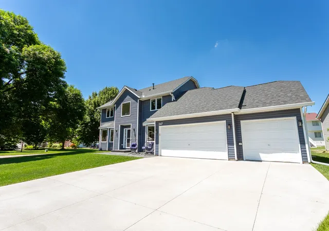 Photo 2 of Single family home for sale at 247 Pendryn Hl Cir, Saint Paul, MN 55125 | MLS# 7145300 | Listing updated on 2026-10-11