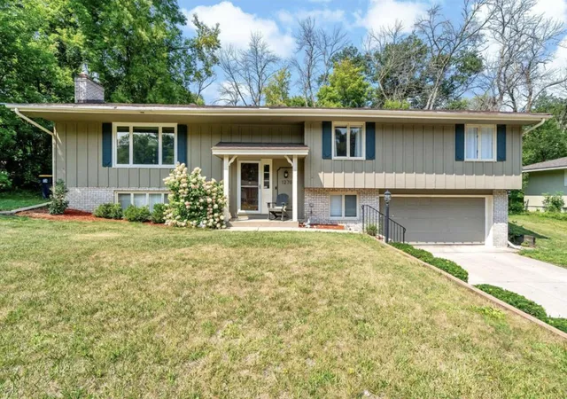 Photo 2 of Single family home for sale at 12708 Parkwood Dr, Burnsville, MN 55337 | MLS# 7145305 | Listing updated on 2026-09-28