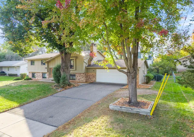 Photo 2 of Single family home for sale at 6733 Willow Ln, Minneapolis, MN 55430 | MLS# 7145312 | Listing updated on 2026-10-19