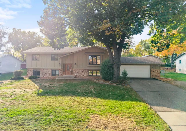 Photo 3 of Single family home for sale at 6733 Willow Ln, Minneapolis, MN 55430 | MLS# 7145312 | Listing updated on 2026-10-19