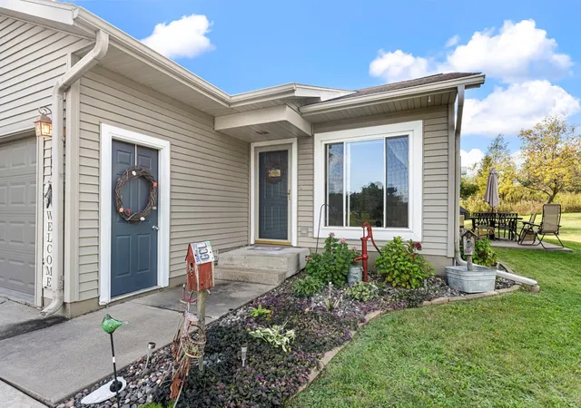 Photo 3 of Townhouse for sale at 162 3rd Street, Glenwood City, WI 54013 | MLS# 7145319 | Listing updated on 2026-09-24