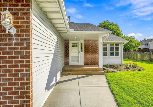 Photo 3 of Single family home for sale at 342 Parkview Ln S, Saint Paul, MN 55119 | MLS# 7145337 | Listing updated on 2026-10-17