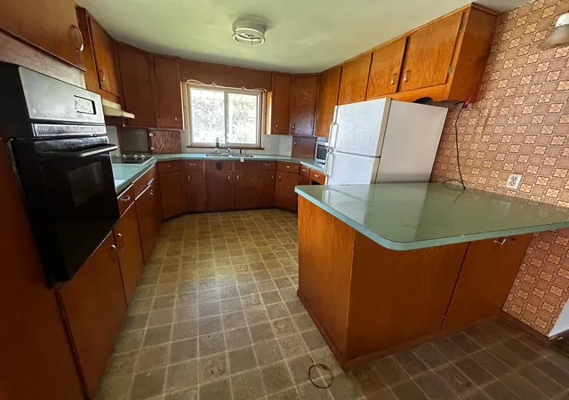 Photo 3 of Single family home for sale at 202 W Main St, Ceylon, MN 56121 | MLS# 7145348 | Listing updated on 2026-09-17