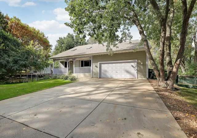Photo 3 of Single family home for sale at 98 Australian Ave, Saint Paul, MN 55117 | MLS# 7145359 | Listing updated on 2026-09-19