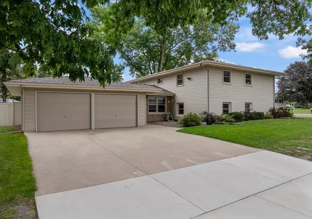 Photo 3 of Single family home for sale at 700 Lyndale Ave, Spring Valley, MN 55975 | MLS# 7145377 | Listing updated on 2026-09-17