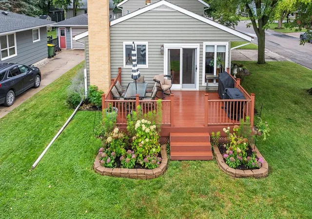 Photo 4 of Single family home for sale at 402 N Minnesota St, Marshall, MN 56258 | MLS# 7145381 | Listing updated on 2026-09-27