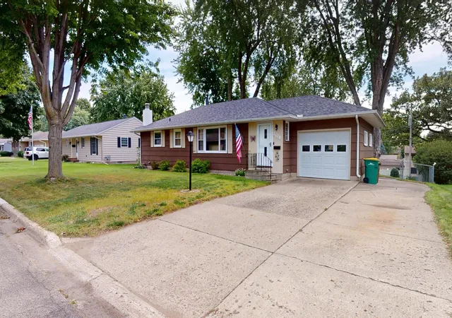 Photo 1 of Single family home for sale at 204 Fairview Dr, Albert Lea, MN 56007 | MLS# 7145396 | Listing updated on 2026-09-22