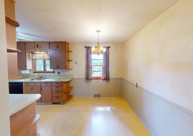 Photo 4 of Single family home for sale at 204 Fairview Dr, Albert Lea, MN 56007 | MLS# 7145396 | Listing updated on 2026-09-22