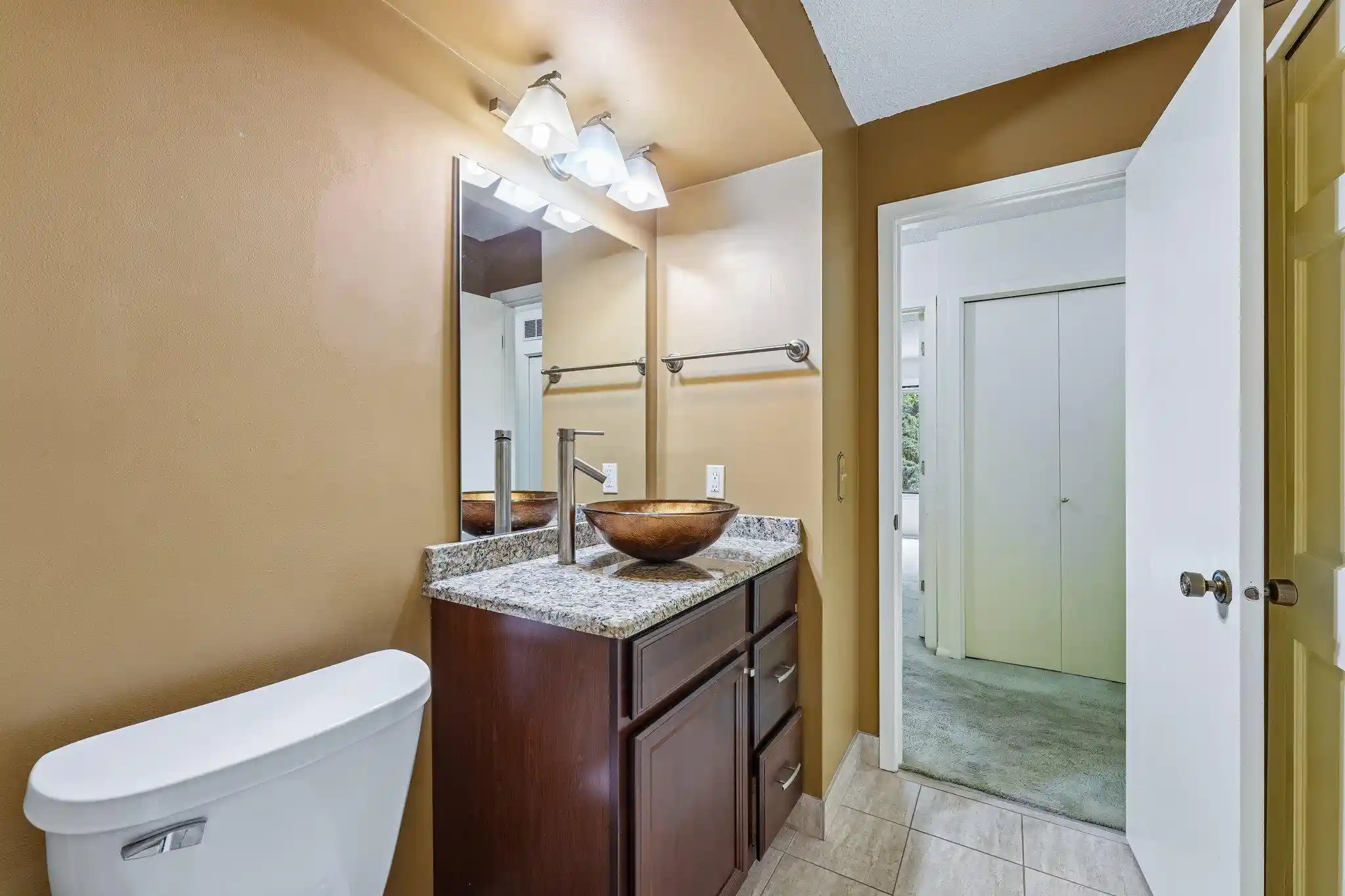 Listing Photo 2 - Condo for sale in 2445 Londin Ln E located at 2445 Londin Ln E, Maplewood, MN 55119 - Unit #202