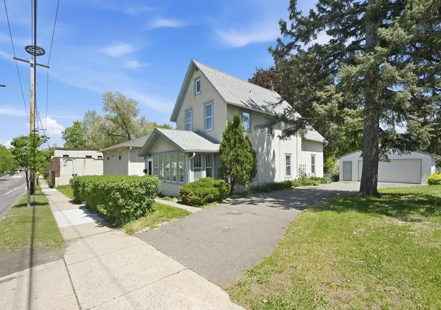 Photo 1 of Sale Pending at 1070 Dale St N, Saint Paul, MN 55117 | MLS# 7145428 | Listing updated on 2026-10-26