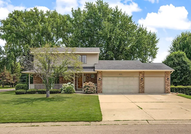 Photo 2 of Single family home for sale at 16205 Logarto Ln, Lakeville, MN 55044 | MLS# 7145430 | Listing updated on 2026-09-17