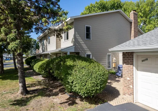 Photo 3 of Single family home for sale at 9478 Ranchview Ln N, Maple Grove, MN 55369 | MLS# 7145436 | Listing updated on 2026-10-03